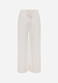 Born2be - Białe Szerokie Spodnie z Bawełną Zdobione Cyrkoniami Azilene. Okazja: na co dzień. Stan: podwyższony. Kolor: biały. Materiał: bawełna. Wzór: aplikacja. Styl: casual, klasyczny #3