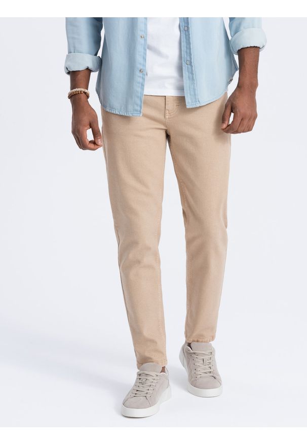 Ombre Clothing - Jeansowe spodnie męskie bez przetarć SLIM FIT - beżowe V8 - Rozmiar: XXL. Okazja: na co dzień. Kolor: beżowy. Materiał: jeans. Wzór: gładki. Styl: sportowy, casual, elegancki