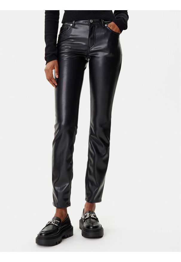 Hugo - HUGO Spodnie z imitacji skóry Hilano-1 50546790 Czarny Slim Fit. Kolor: czarny. Materiał: skóra