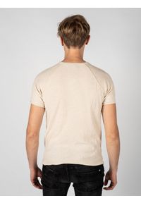 Xagon Man T-shirt | P20081 D12501 | Mężczyzna | Beżowy. Okazja: na co dzień. Kolor: beżowy. Materiał: akryl, bawełna, len. Wzór: aplikacja. Styl: casual