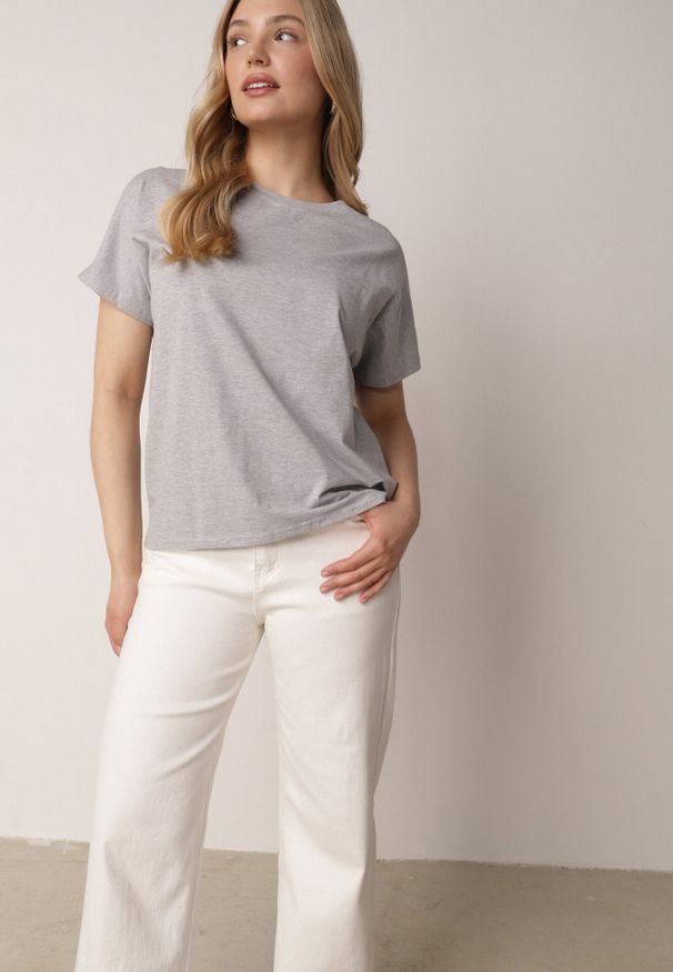 Born2be - Szary T-shirt Bawełniany Klasyczny o Fasonie Oversize z Dłuższym Tyłem Nemedora. Okazja: na co dzień. Kolor: szary. Materiał: bawełna. Długość: długie. Styl: klasyczny