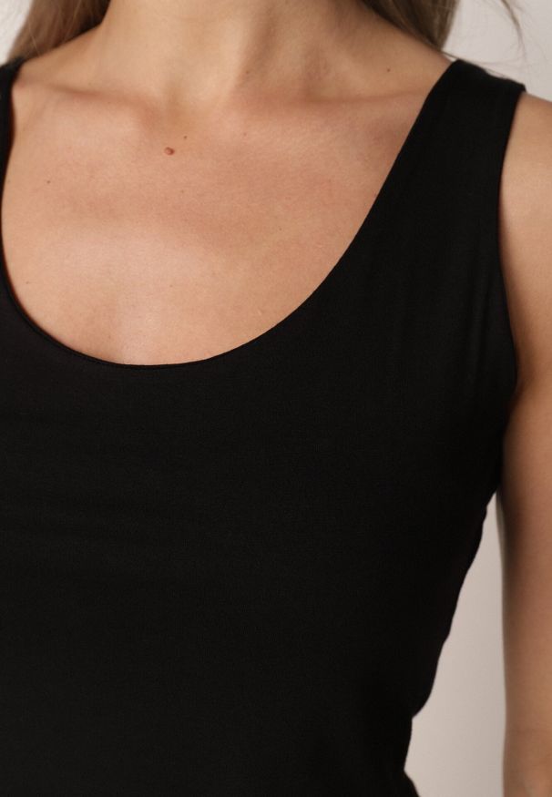 Born2be - Czarny Gładki Top na Szerokich Ramiączkach w Stylu Basic Starbe. Okazja: na co dzień, do pracy. Kolekcja: plus size. Kolor: czarny. Materiał: jeans. Długość rękawa: na ramiączkach. Wzór: gładki. Sezon: lato. Styl: elegancki, casual, klasyczny