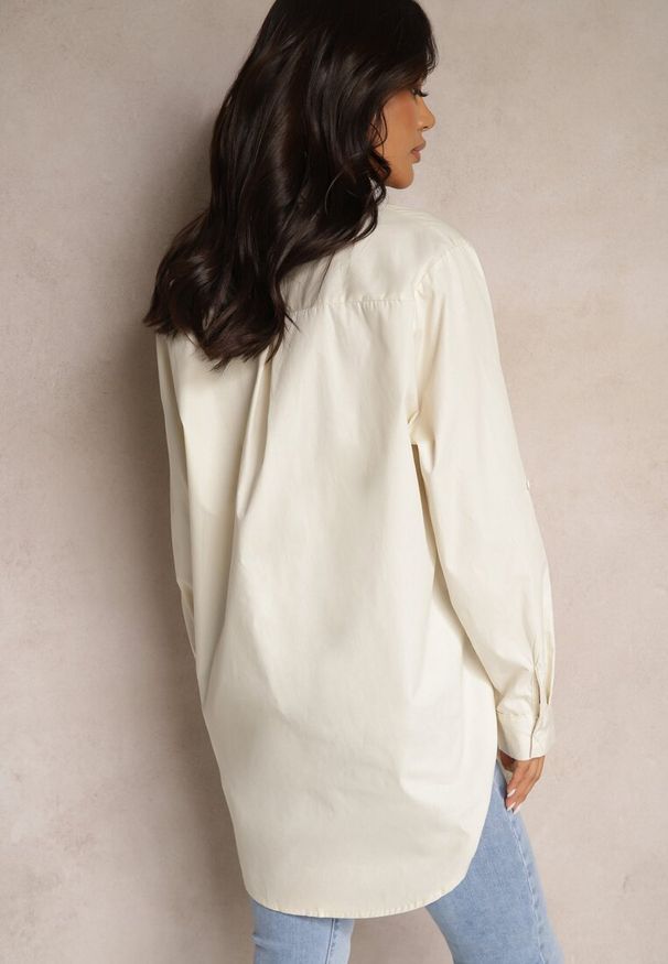 Renee - Beżowa Bawełniana Długa Koszula z Regulacją przy Rękawach Dorivelle. Okazja: na co dzień. Typ kołnierza: kołnierzyk klasyczny. Kolor: beżowy. Materiał: bawełna. Długość: długie. Styl: casual, klasyczny, elegancki