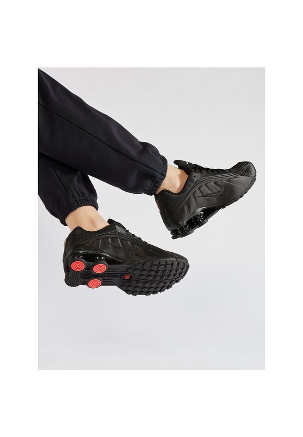 Sneakersy Nike. Kolor: czarny