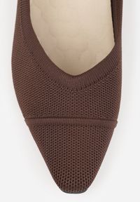 Renee - Brązowe Czółenka VICES na Niskim Obcasie z Elastycznej Dzianiny z Amortyzującą Wkładką Zaehira. Nosek buta: szpiczasty. Kolor: brązowy. Materiał: dzianina. Szerokość cholewki: normalna. Obcas: na obcasie. Wysokość obcasa: niski #4