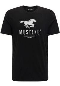 Mustang - MUSTANG ALEX C PRINT MĘSKI T-SHIRT KOSZULKA LOGO TEE BLACK 1015051 4142. Okazja: na co dzień. Materiał: bawełna. Wzór: nadruk. Styl: klasyczny, casual, elegancki