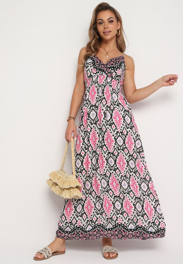 Born2be - Czarna Taliowana Sukienka z Wiskozy na Regulowanych Ramiączkach z Gumką w Pasie Zenadea. Okazja: na co dzień. Kolor: czarny. Materiał: wiskoza. Długość rękawa: na ramiączkach. Sezon: lato. Styl: wizytowy, casual