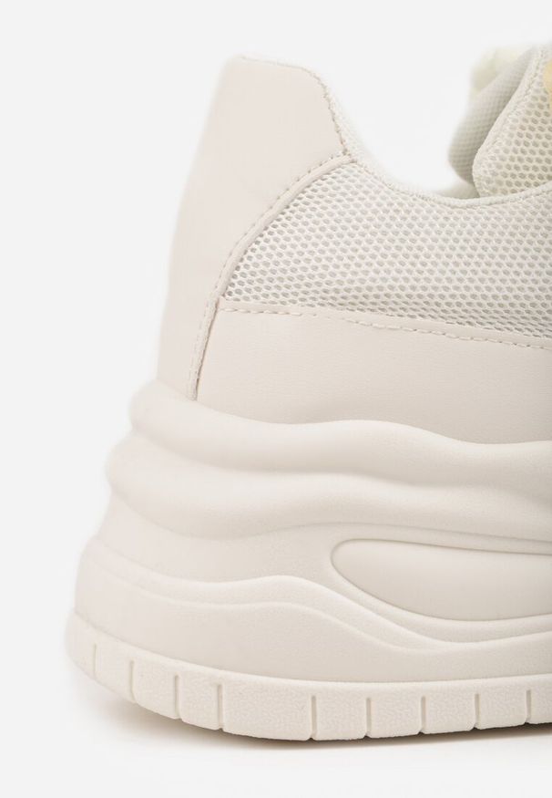 Renee - Beżowe Sneakersy na Platformie z Koralikami Amovanna. Okazja: na co dzień. Kolor: beżowy. Materiał: jeans. Wzór: aplikacja. Obcas: na platformie