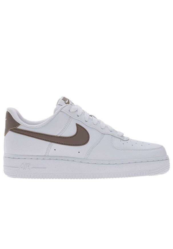 Buty damskie Nike Air Force 1 '07 Next Nature DC9486-108 - białe. Kolor: biały. Materiał: guma, syntetyk, skóra. Szerokość cholewki: normalna. Sezon: lato. Model: Nike Air Force. Sport: koszykówka