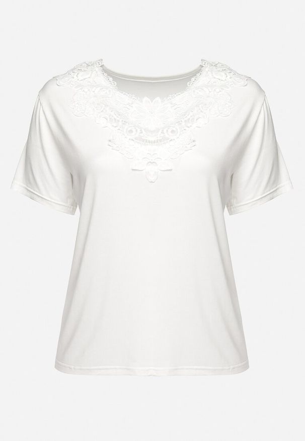 Born2be - Biały Klasyczny T-shirt z Koronką przy Dekolcie Fioma. Okazja: na spotkanie biznesowe. Kolor: biały. Materiał: koronka. Wzór: koronka. Styl: klasyczny