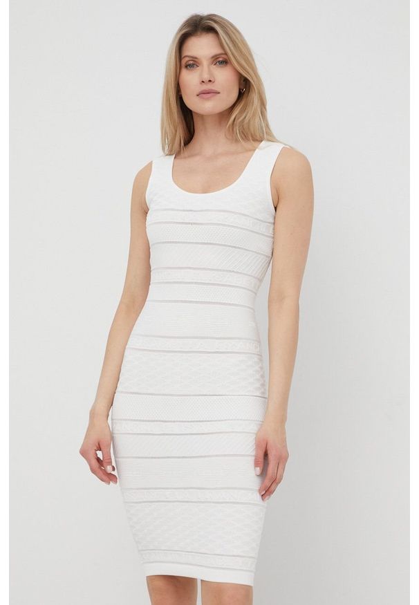 Elisabetta Franchi sukienka kolor biały mini dopasowana. Kolor: biały. Materiał: dzianina. Długość rękawa: na ramiączkach. Wzór: gładki. Typ sukienki: dopasowane. Długość: mini