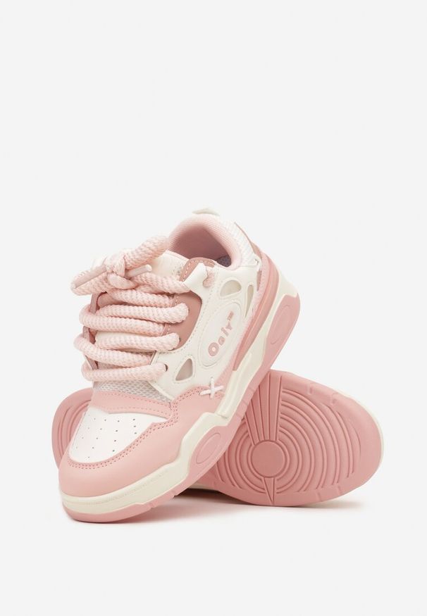 Renee - Różowe Sneakersy na Płaskiej Podeszwie Ozdobione Szerokimi Sznurówkami Veniefra. Okazja: na co dzień, na spotkanie biznesowe. Nosek buta: okrągły. Kolor: różowy. Materiał: jeans. Wzór: aplikacja. Sezon: lato, wiosna. Obcas: na płaskiej podeszwie