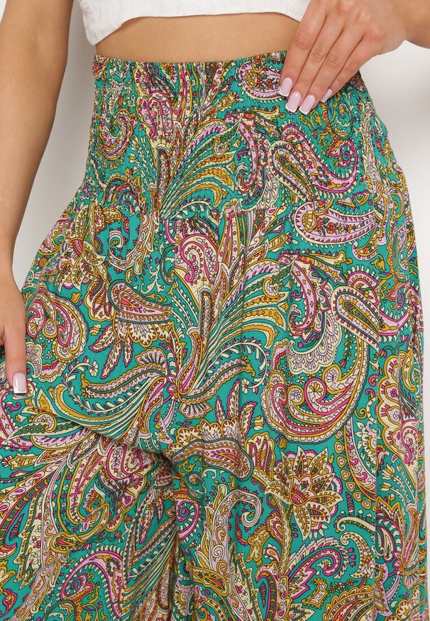 Born2be - Zielone Bawełniane Spodnie Kuloty z Wzorem Paisley Tarrisa. Stan: podwyższony. Kolor: zielony. Materiał: bawełna. Wzór: paisley. Styl: boho, wakacyjny