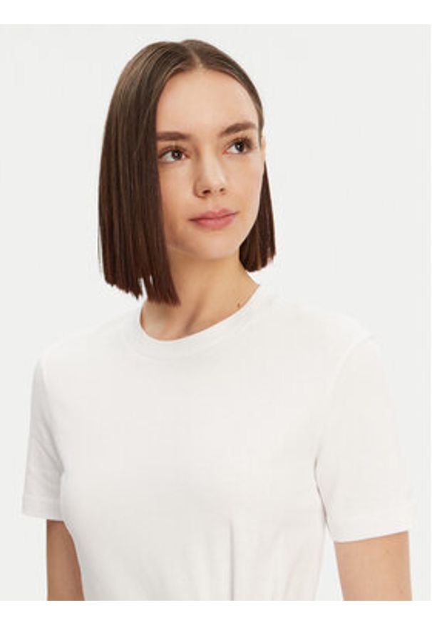 Lacoste Sukienka codzienna EF0583 Biały Regular Fit. Okazja: na co dzień. Kolor: biały. Materiał: bawełna. Typ sukienki: proste. Styl: casual