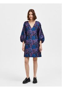 Selected Femme Sukienka koktajlowa Elani 16086206 Fioletowy Regular Fit. Kolor: fioletowy. Materiał: syntetyk. Styl: wizytowy #5