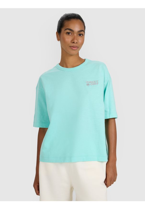 4f - 4F T-shirt oversize z nadrukiem damski - różowy XS. Okazja: na co dzień. Kolor: turkusowy. Materiał: jersey, tkanina, dzianina, bawełna, materiał. Długość rękawa: krótki rękaw. Długość: krótkie. Wzór: nadruk. Sezon: lato. Styl: sportowy, klasyczny, casual