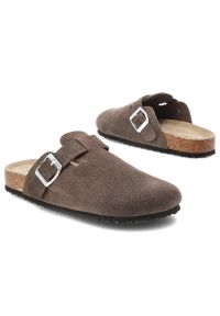 Klapki damskie Vinceza, klapki cholewka ze skóry naturalnej zamszowej wsuwany fason zabudowany przód, brązowe, 101332. Okazja: na co dzień. Kolor: brązowy. Materiał: skóra, zamsz. Sezon: lato. Styl: elegancki, klasyczny, casual #3
