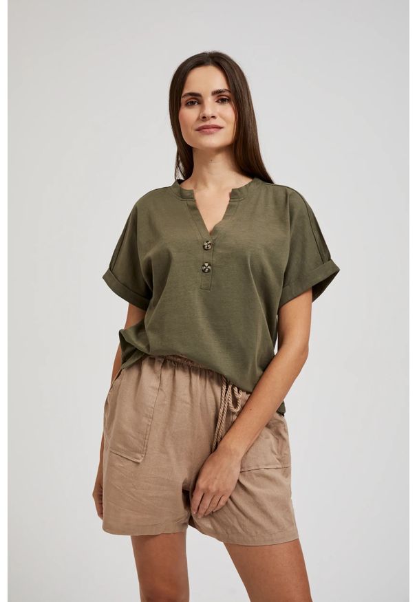 MOODO - Bawełniana bluzka z guzikami oliwkowa. Kolor: oliwkowy. Materiał: bawełna