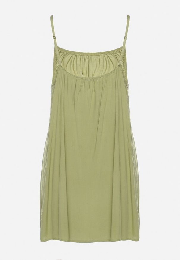 Born2be - Zielona Wiskozowa Sukienka na Regulowanych Ramiączkach Ulantia. Okazja: na co dzień. Kolor: zielony. Materiał: wiskoza. Długość rękawa: na ramiączkach. Sezon: lato. Styl: casual, elegancki