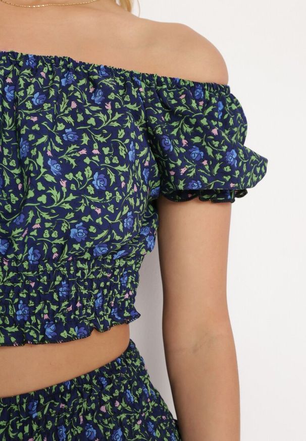 Born2be - Granatowy Komplet 2-Częściowy Bluzka Typu Hiszpanka Spódniczka z Gumką w Pasie i Falbanką Ristella. Kolor: niebieski. Wzór: nadruk, kwiaty