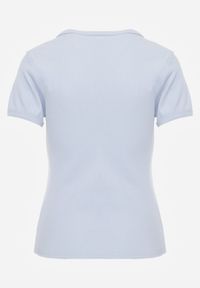Born2be - Jasnoniebieski Dopasowany T-shirt z Prążkowanej Tkaniny z Bawełny Acalenos. Okazja: na co dzień. Kolor: niebieski. Materiał: prążkowany, bawełna, tkanina. Sezon: lato. Styl: casual, klasyczny, elegancki #6
