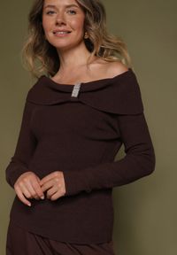 Born2be - Brązowy Sweter z Wiskozą Ozdobiony Cyrkoniową Aplikacją Marrise. Okazja: na co dzień. Kolor: brązowy. Materiał: wiskoza. Wzór: aplikacja. Styl: glamour, casual, elegancki #6