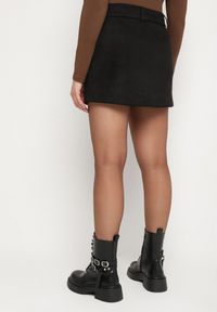 Born2be - Czarna Spódnica VICES Mini z Imitacji Zamszu Tavite. Okazja: na co dzień. Stan: podwyższony. Kolor: czarny. Materiał: zamsz. Styl: klasyczny, casual, elegancki #7