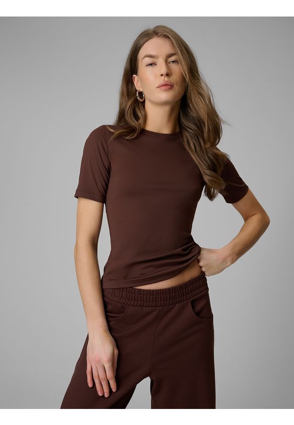 4f - 4F T-shirt slim gładki damski - brązowy M. Okazja: na co dzień. Kolor: brązowy. Materiał: materiał, syntetyk. Wzór: gładki. Styl: casual