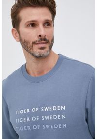 TIGER OF SWEDEN - Tiger Of Sweden Bluza bawełniana męska z nadrukiem. Okazja: na co dzień. Kolor: niebieski. Materiał: bawełna. Wzór: nadruk. Styl: casual