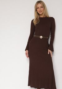 Born2be - Brązowa Sukienka Dzianinowa z Wiskozą z Rozszerzanymi Rękawami i Paskiem Retelva. Okazja: na randkę, na co dzień. Kolor: brązowy. Materiał: dzianina, wiskoza. Styl: klasyczny, casual, elegancki #6