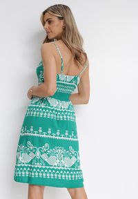 Born2be - Zielona Sukienka z Wiskozy w Ornamentalny Wzór z Gumką w Talii Hirata. Kolor: zielony. Materiał: wiskoza
