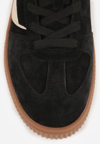 Born2be - Czarne Zamszowe Sneakersy w Stylu Klasycznych Tenisówek ze Skórzaną Wkładką Riosera. Okazja: na co dzień. Kolor: czarny. Materiał: zamsz, skóra #6
