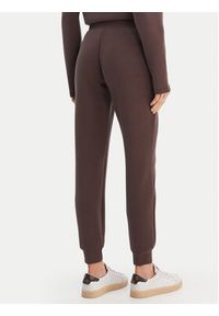 Guess Spodnie dresowe V4YB08 KCAY2 Brązowy Regular Fit. Kolor: brązowy. Materiał: syntetyk #3
