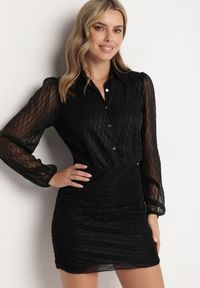 Born2be - Czarna Sukienka z Przezroczystą Koszulową Górą Dopasowanym Dołem i Metaliczną Nicią Sassini. Okazja: na randkę. Kolor: czarny. Typ sukienki: koszulowe. Styl: klasyczny, elegancki #1