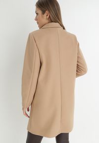 Born2be - Beżowy Płaszcz Jednorzędowy Sono. Okazja: na co dzień. Typ kołnierza: golf. Kolor: beżowy. Materiał: dzianina, jeans. Długość: do kolan. Styl: casual #3