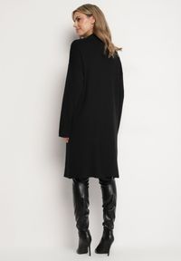 Born2be - Czarna Sweterkowa Sukienka Półgolf z Bawełną i Wełną Pilara. Kolor: czarny. Materiał: wełna, bawełna. Typ sukienki: ołówkowe. Styl: klasyczny, elegancki #7