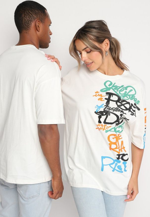 Born2be - Biała Koszulka z Bawełny Ozdobiona Nadrukiem Halconie. Okazja: na co dzień. Kolor: biały. Materiał: bawełna. Wzór: aplikacja, nadruk. Styl: casual