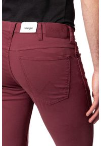 Wrangler - WRANGLER SPODNIE MĘSKIE LARSTON CORDOVAN RED W18SHD13G. Materiał: materiał #10