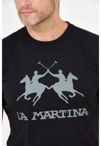 La Martina - LA MARTINA Czarny t-shirt męski z szarym logo. Kolor: czarny. Materiał: prążkowany, jersey. Wzór: nadruk #3