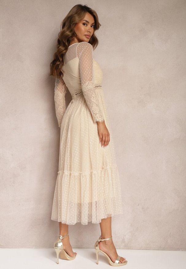 Renee - Ciemnobeżowa Rozkloszowana Sukienka Maxi z Koronkowymi Wstawkami i Tiulem Kollla. Kolor: beżowy. Materiał: tiul, koronka. Wzór: jednolity, koronka. Typ sukienki: rozkloszowane. Długość: maxi