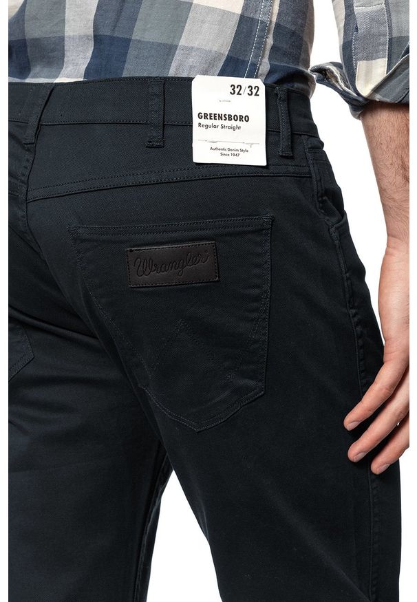 Wrangler - WRANGLER SPODNIE MĘSKIE GREENSBORO NAVY W15Q12114 112126824. Materiał: materiał