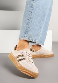 Renee - Beżowe Zamszowe Sneakersy w Stylu Kultowych Tenisówek ze Skórzaną Wkładką i Wzorem w Panterkę Tenannia. Okazja: na co dzień. Kolor: beżowy. Materiał: zamsz, skóra. Wzór: motyw zwierzęcy