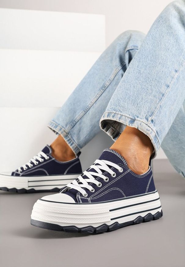 Born2be - Granatowe Trampki na Grubej Podeszwie pod Kostkę Adsoria. Okazja: na co dzień. Zapięcie: sznurówki. Kolor: niebieski. Materiał: jeans. Styl: klasyczny, casual