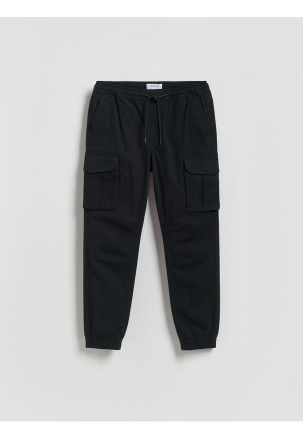 Reserved - Spodnie jogger cargo - czarny. Kolor: czarny. Materiał: bawełna, tkanina