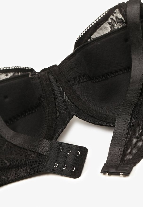 Born2be - Czarny Koronkowy Biustonosz z Regulowanymi Ramiączkami Zapinany na Haftki Missaela. Kolor: czarny. Materiał: koronka