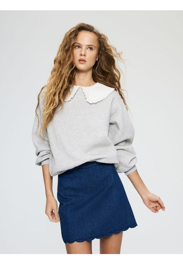 Reserved - Bluza z kołnierzykiem - jasnoszary. Kolor: szary. Materiał: dzianina, bawełna