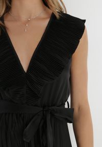 Born2be - Czarny Kombinezon Plisowany Actithoe. Kolor: czarny. Materiał: materiał. Długość rękawa: bez rękawów. Długość: długie. Wzór: jednolity. Styl: wizytowy, elegancki #2