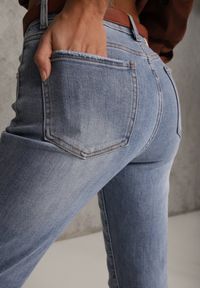 Renee - Niebieskie Jeansy Dzwony Bootcut High Waist z Bawełną Urilyss. Stan: podwyższony. Kolor: niebieski. Długość: krótkie. Sezon: wiosna. Styl: klasyczny #4