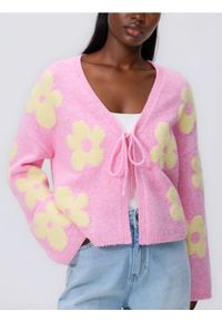 Reserved - Wzorzysty kardigan - różowy. Kolor: różowy. Materiał: dzianina, wełna #1