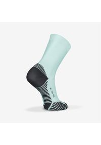 KIPRUN - Skarpetki do biegania Kiprun Run 500 wysokie grube 2 pary. Kolor: zielony. Materiał: poliamid, elastan. Wzór: ze splotem. Sport: bieganie #2